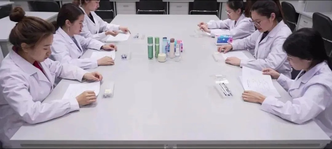 北京这所高校一专业就业率100%！合照堪称全网最硬核