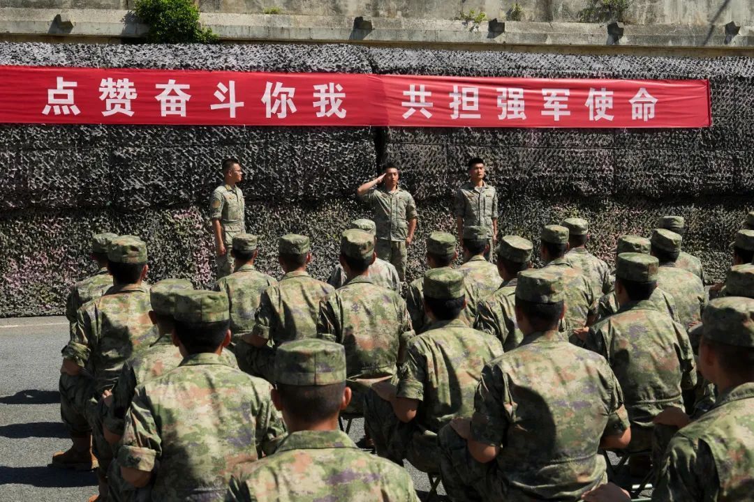新兵下连，直奔海训场！
