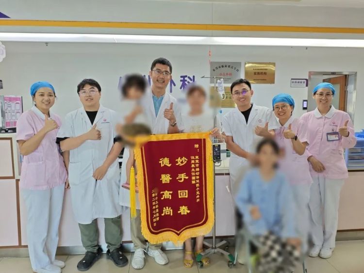 11岁女孩胃部惊现“毛发结石”，被确诊为“长发公主综合征”