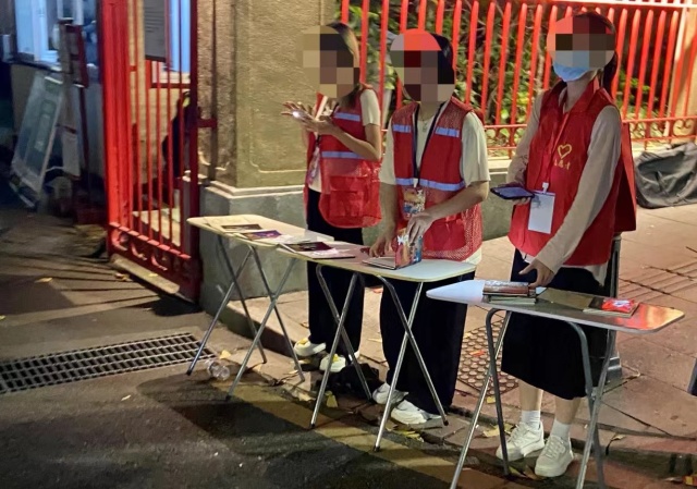 高调叫卖假CD！广州一音乐会现场外，多名粉丝被骗