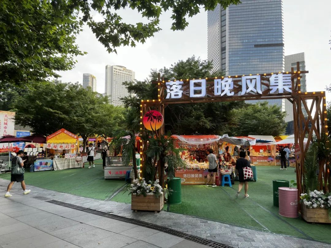 上海市中心一集市公然卖假货？众多奢侈品牌首饰，几百元就能买