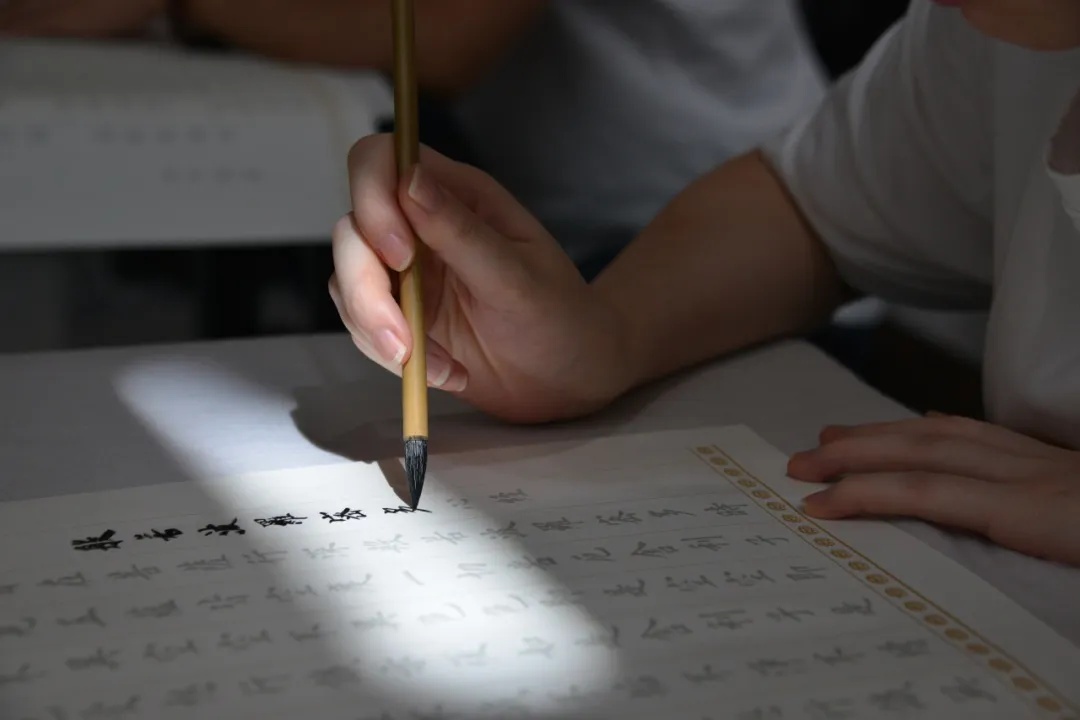 全程手机上缴，还有年龄限制，一天就报满？灵隐寺“丛林生活体验活动”受追捧