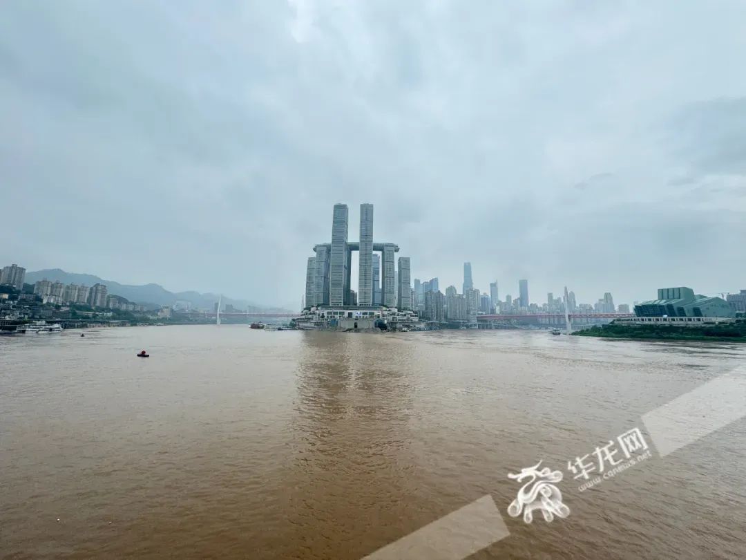 磁器口迎龙门平台进水，景区正常营业！嘉陵江首轮洪峰过境