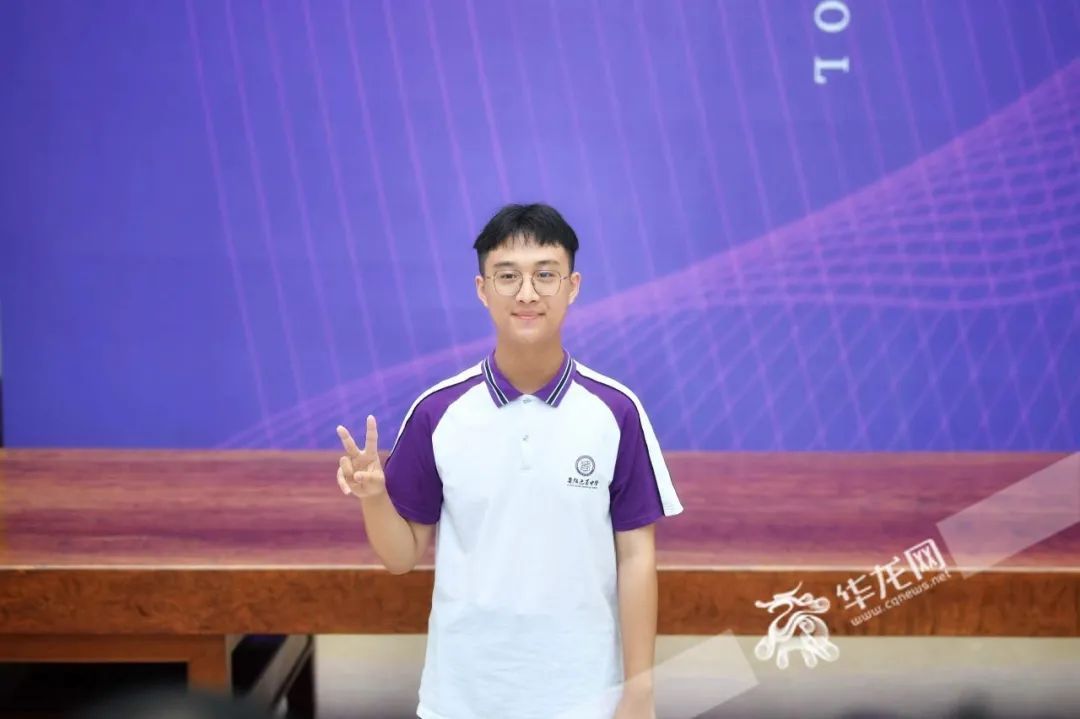 2024年重庆第一封高考录取通知书送达！签收人是他！