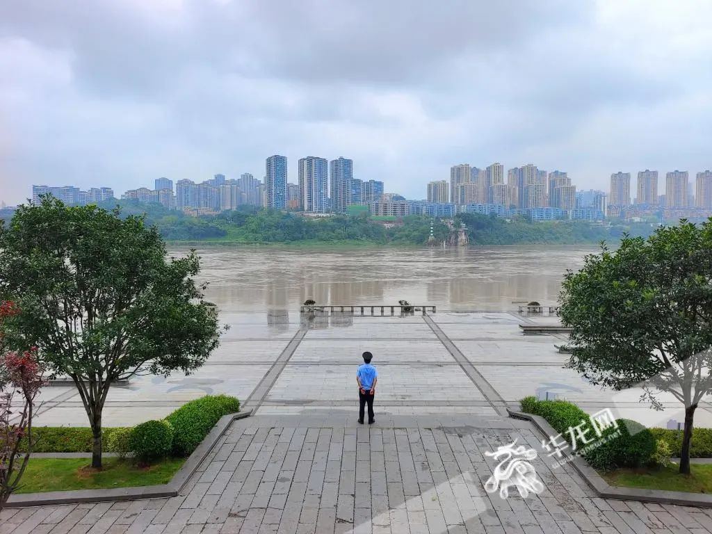 磁器口迎龙门平台进水，景区正常营业！嘉陵江首轮洪峰过境