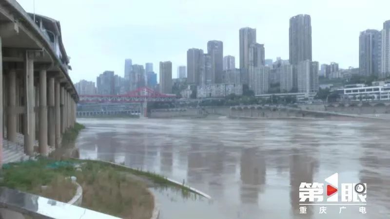 今年嘉陵江首轮洪峰已抵达重庆中心城区