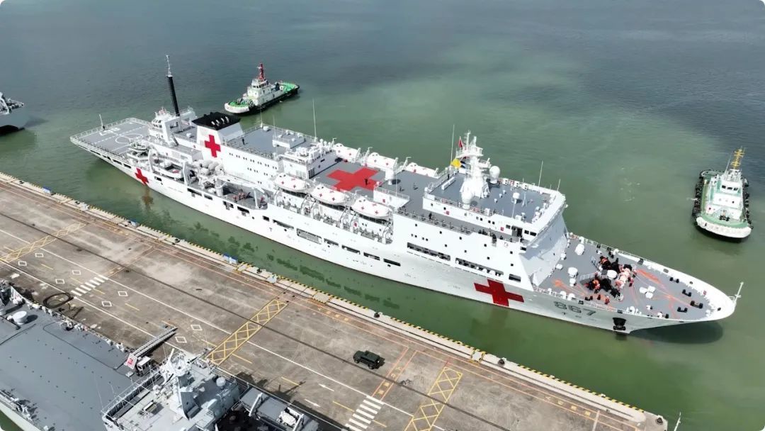 解缆起航！我国第2艘万吨级医院船赴南海岛礁