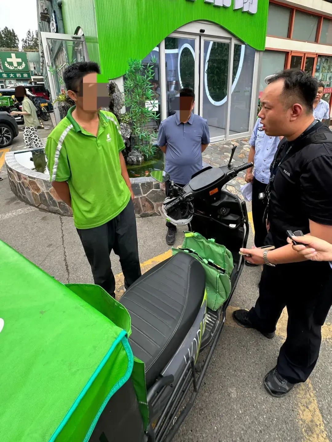 改装车辆、解除限速!丰台一配送站点大量骑手交通违法突出,北京交管现场查扣! 改装车辆、解除限速!丰台一配送站点大量骑手交通违法突出,北京交管现场查扣!