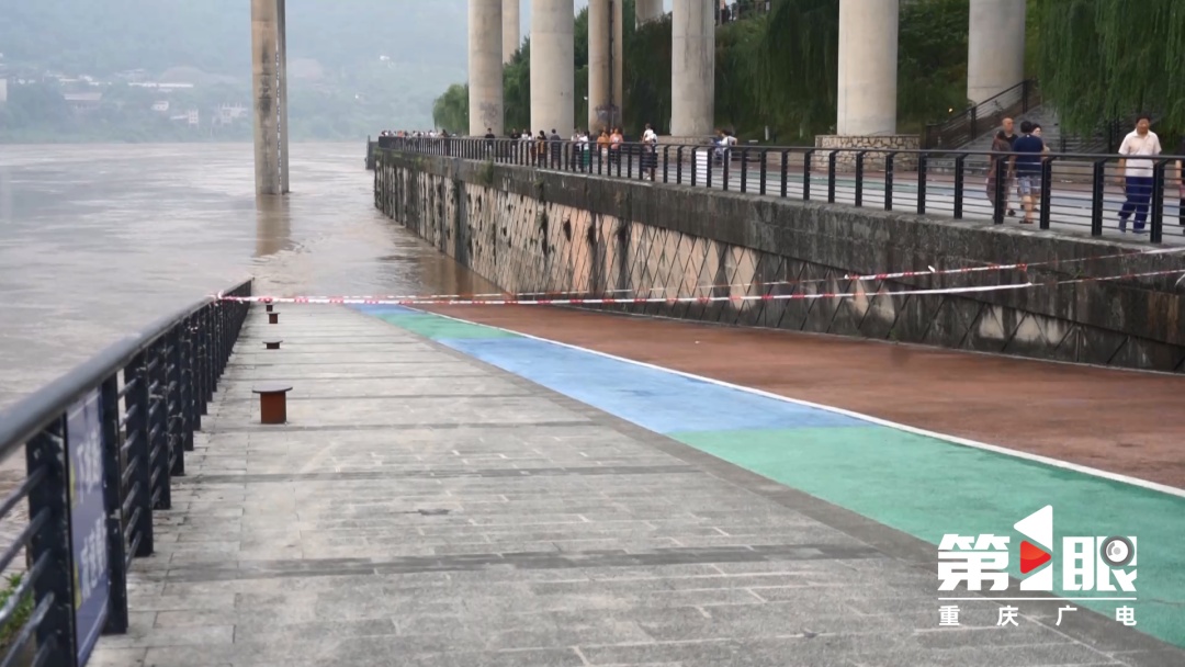 今年嘉陵江首轮洪峰已抵达重庆中心城区