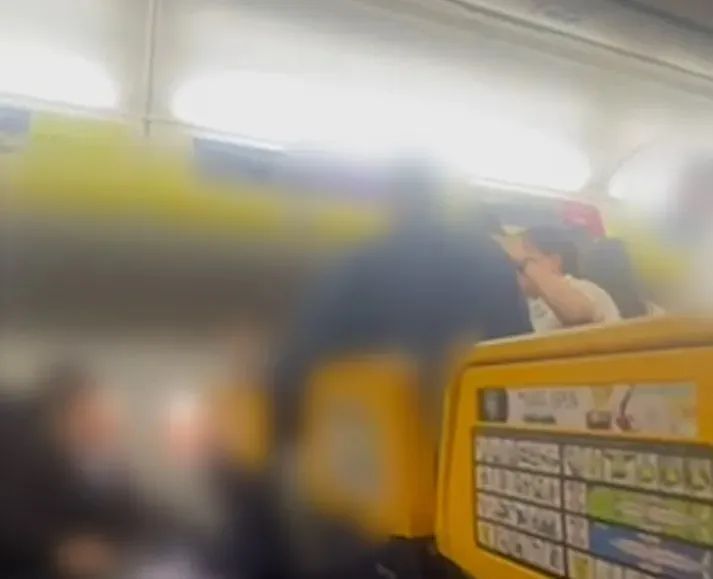 乘客要求换座位引发9人混战互殴！摩洛哥一客机起飞36分钟后紧急降落