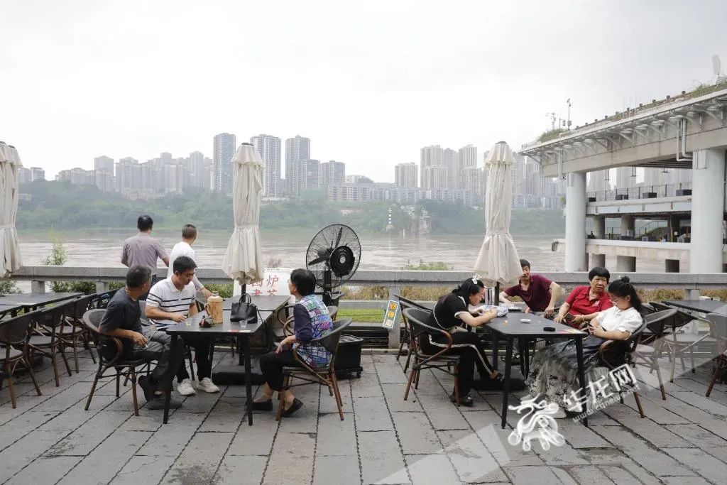 磁器口迎龙门平台进水，景区正常营业！嘉陵江首轮洪峰过境