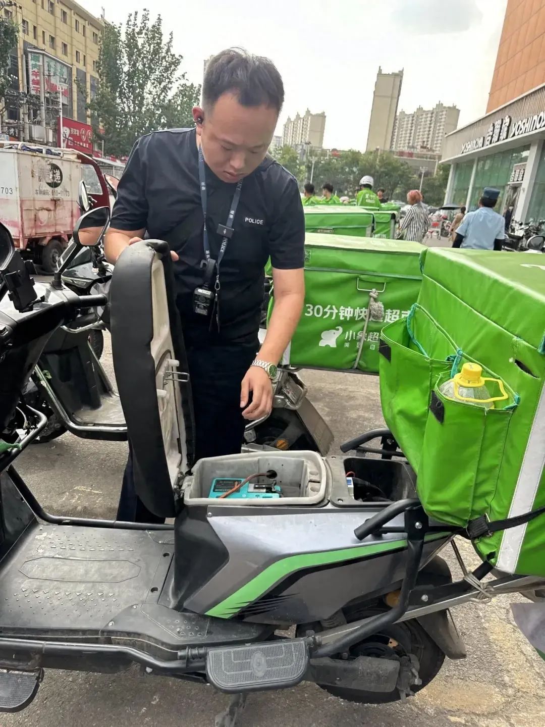 改装车辆、解除限速!丰台一配送站点大量骑手交通违法突出,北京交管现场查扣! 改装车辆、解除限速!丰台一配送站点大量骑手交通违法突出,北京交管现场查扣!