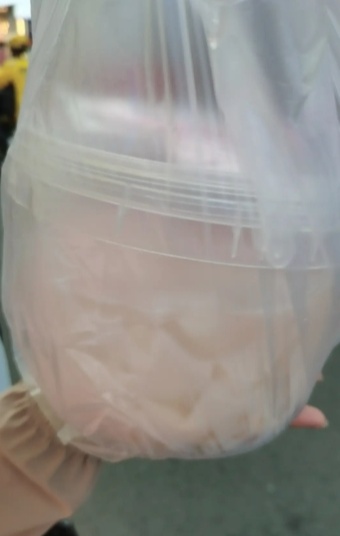 一份70元！女子吐槽在苏州观前街遭“冰粉刺客”，市监：明码标价，顾客低估了重量