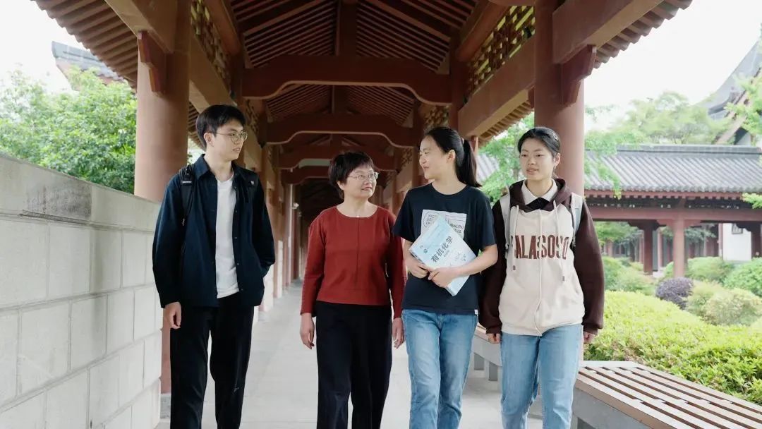 1.6万次/年答疑交流，“感觉这是我在学校学得最‘爽’的一门课！”