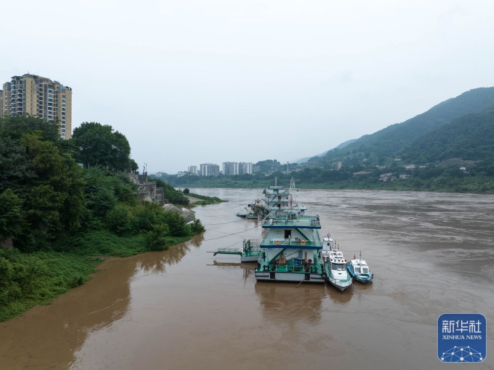 嘉陵江入汛以来首次洪峰过境重庆