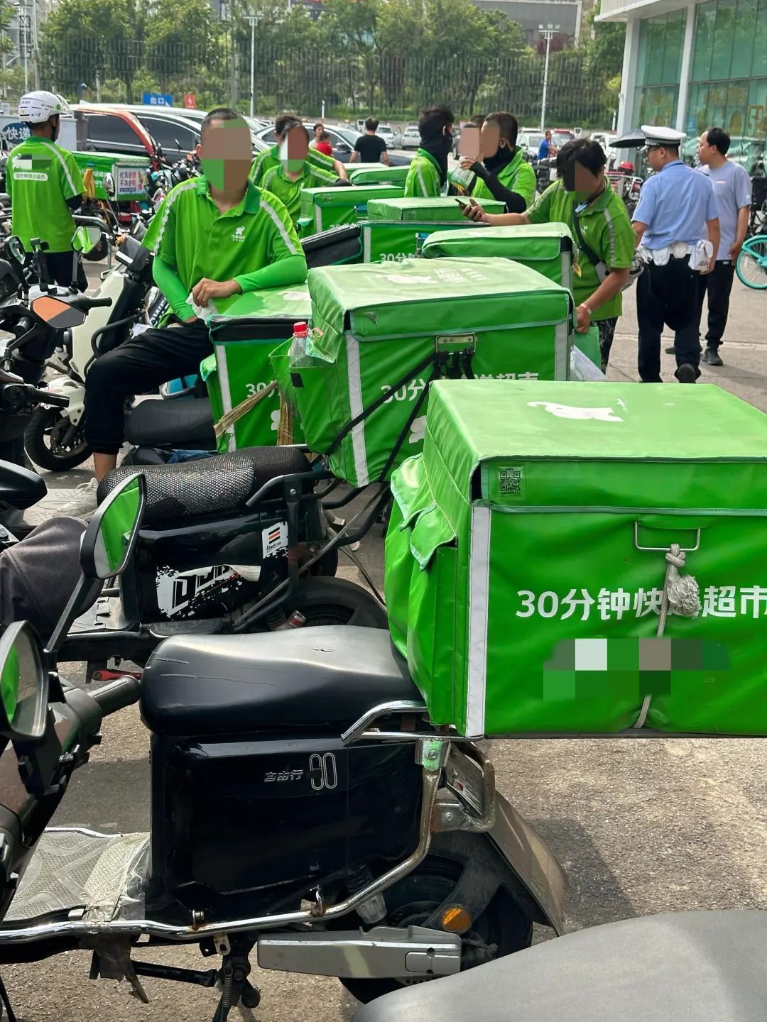 改装车辆、解除限速!丰台一配送站点大量骑手交通违法突出,北京交管现场查扣! 改装车辆、解除限速!丰台一配送站点大量骑手交通违法突出,北京交管现场查扣!