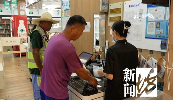 火了!在上海10元能吃3个菜!剩菜盲盒不会真是"剩菜"吧… 火了!在上海10元能吃3个菜!剩菜盲盒不会真是"剩菜"吧…