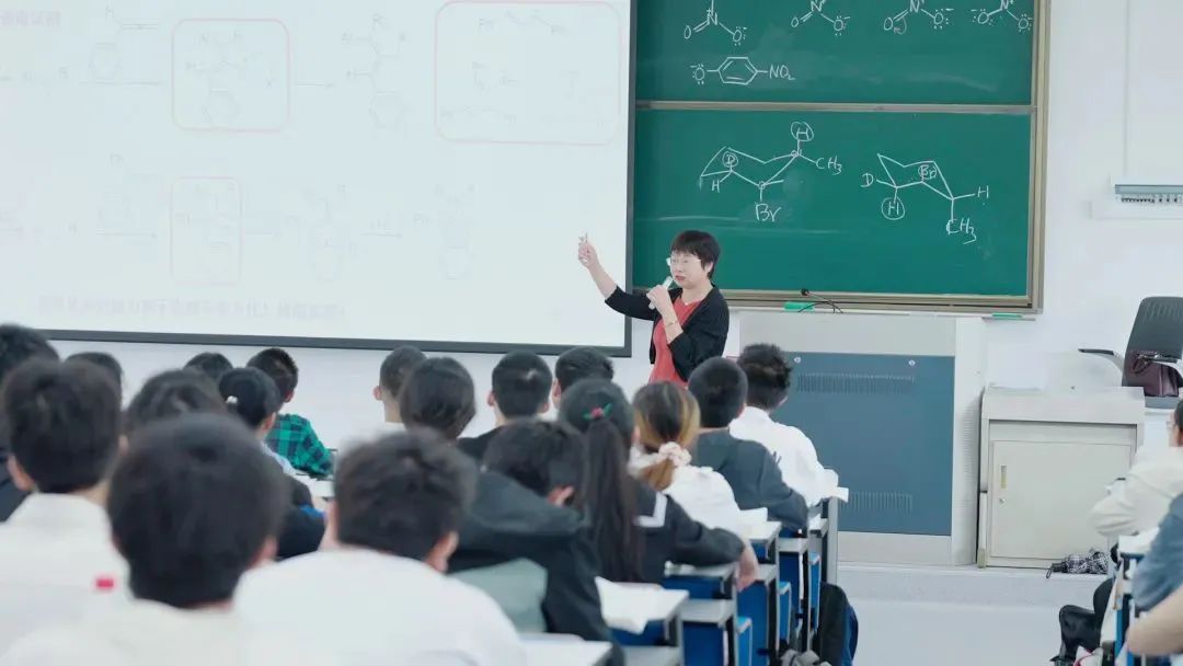 1.6万次/年答疑交流，“感觉这是我在学校学得最‘爽’的一门课！”