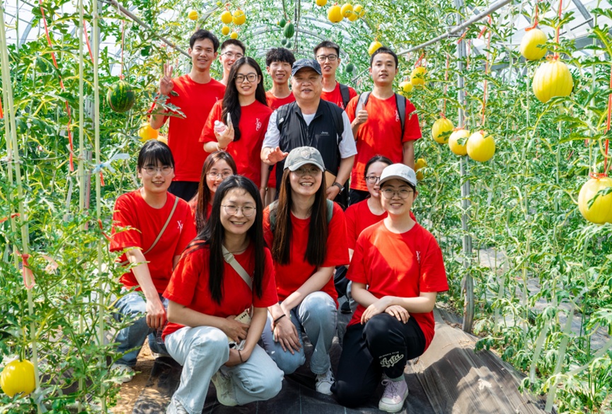 这堂课上能吃瓜?!同学:“瓜是真瓜!甜是真甜!” 这堂课上能吃瓜?!同学:“瓜是真瓜!甜是真甜!”
