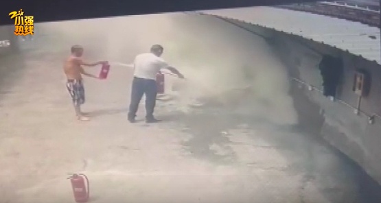 “都有阴影了!”停着的电瓶车突然被烧成空壳!这一点千万要注意… “都有阴影了!”停着的电瓶车突然被烧成空壳!这一点千万要注意…