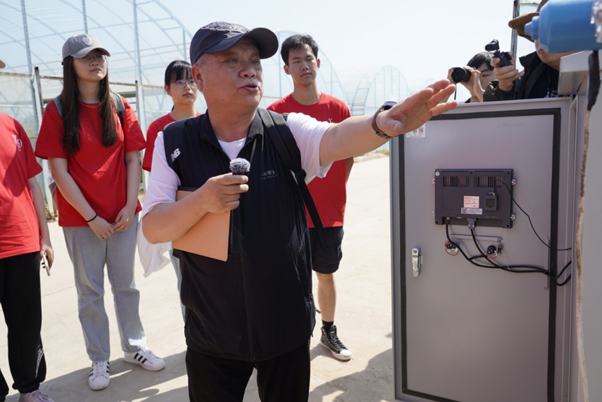 这堂课上能吃瓜?!同学:“瓜是真瓜!甜是真甜!” 这堂课上能吃瓜?!同学:“瓜是真瓜!甜是真甜!”