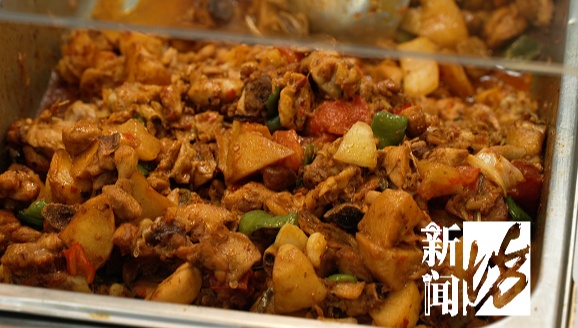 火了!在上海10元能吃3个菜!剩菜盲盒不会真是"剩菜"吧… 火了!在上海10元能吃3个菜!剩菜盲盒不会真是"剩菜"吧…