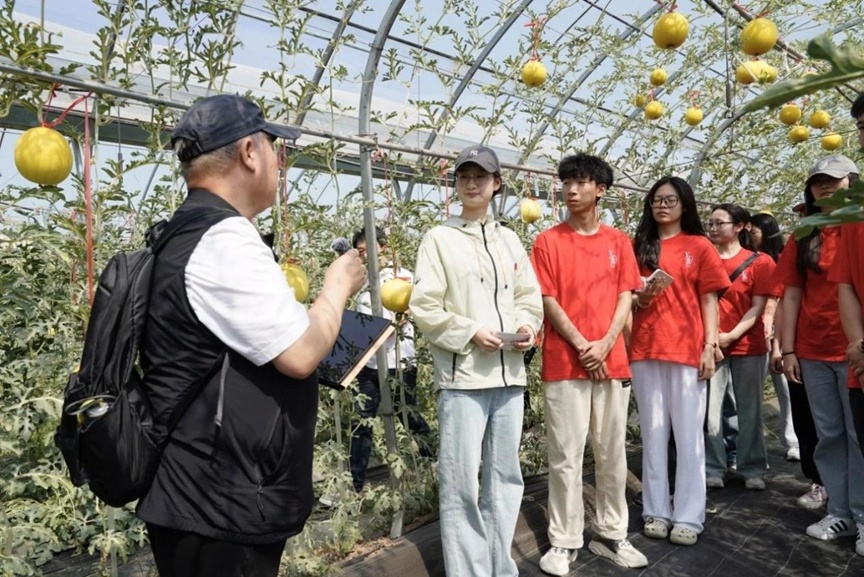 这堂课上能吃瓜?!同学:“瓜是真瓜!甜是真甜!” 这堂课上能吃瓜?!同学:“瓜是真瓜!甜是真甜!”