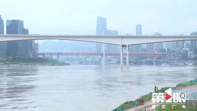 今年嘉陵江首轮洪峰已抵达重庆中心城区