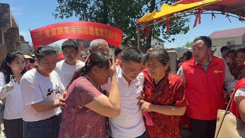 湖北孝昌：7岁走失 时隔34年与亲人团聚