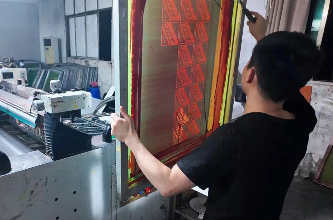 揭秘“特供酒”生产作坊!民警:一言难尽! 揭秘“特供酒”生产作坊!民警:一言难尽!