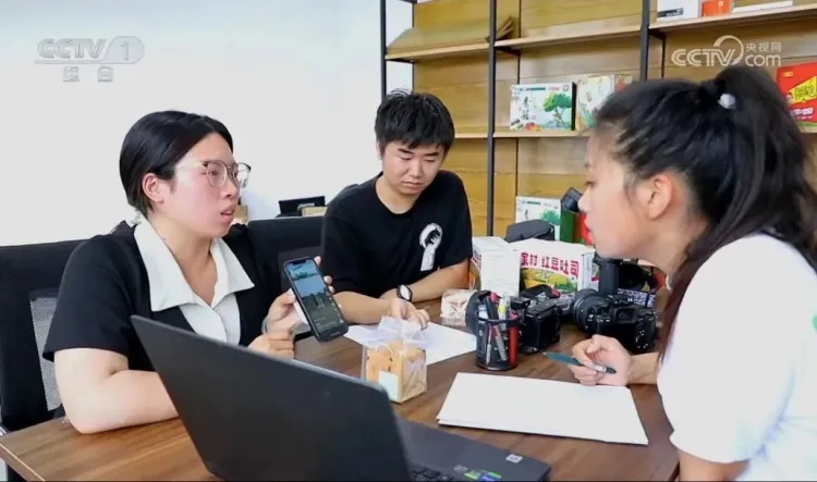 24岁当上村长!这位河南姑娘“在做一件很酷的事” 24岁当上村长!这位河南姑娘“在做一件很酷的事”