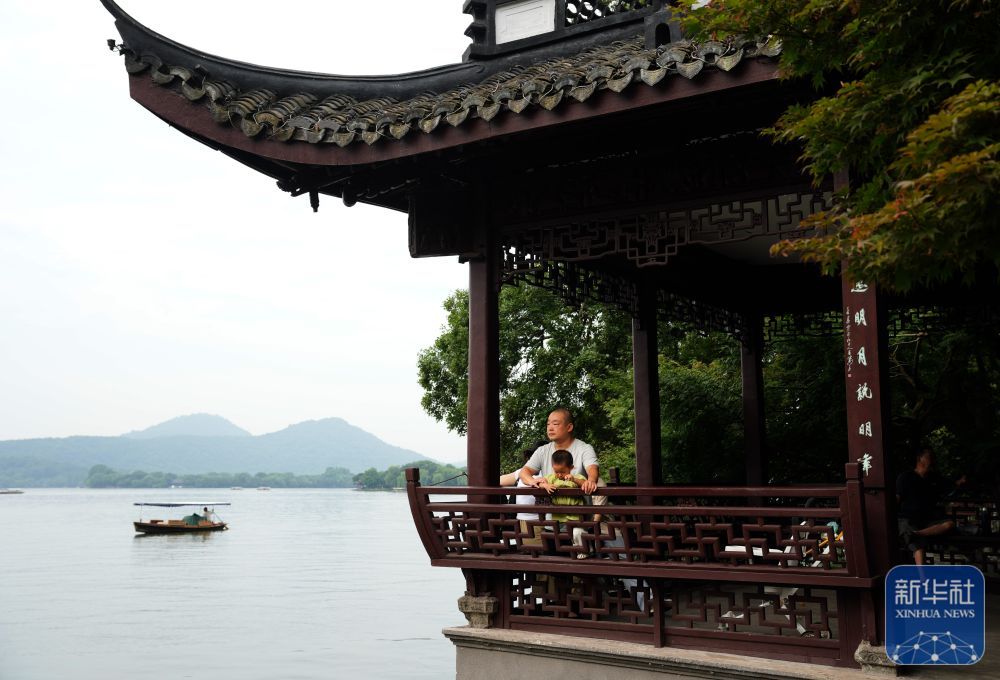 暑期西湖人气旺 暑期西湖人气旺