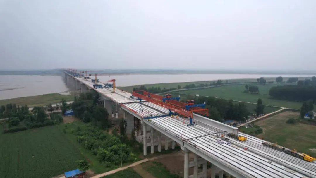 全桥贯通!新开黄河大桥,年底通车! 全桥贯通!新开黄河大桥,年底通车!
