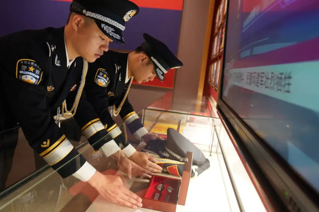 邱建军同志牺牲，警号封存