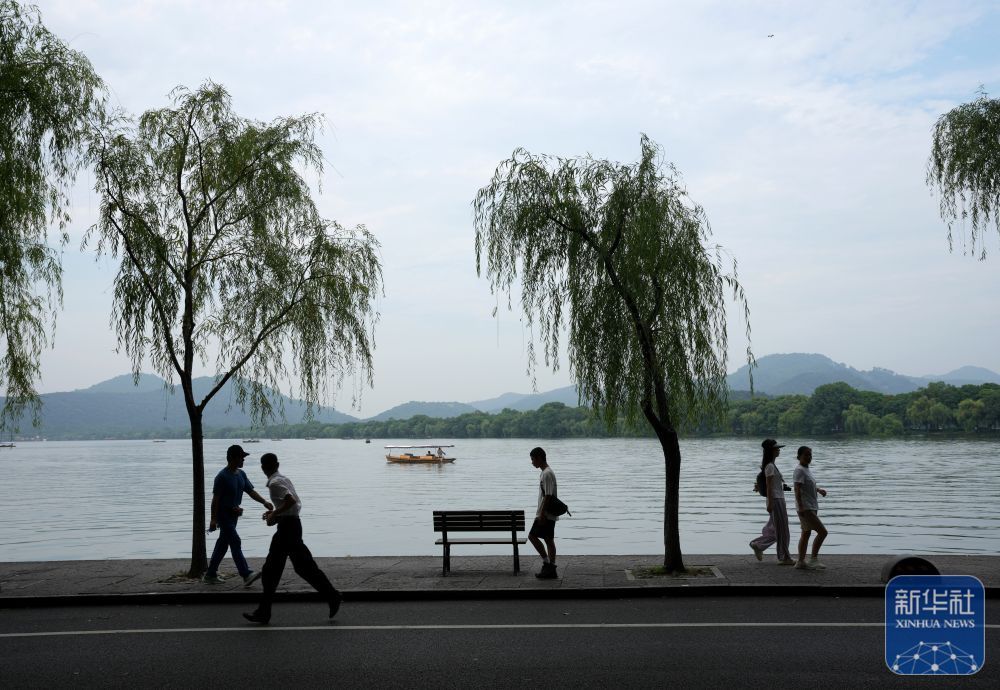 暑期西湖人气旺 暑期西湖人气旺