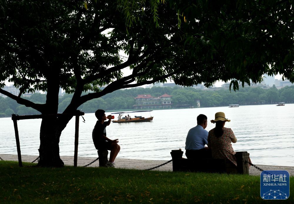 暑期西湖人气旺 暑期西湖人气旺