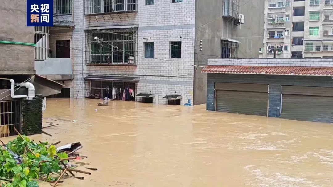 积水两米！房屋被淹！重庆遭遇特大暴雨，已有6人遇难→