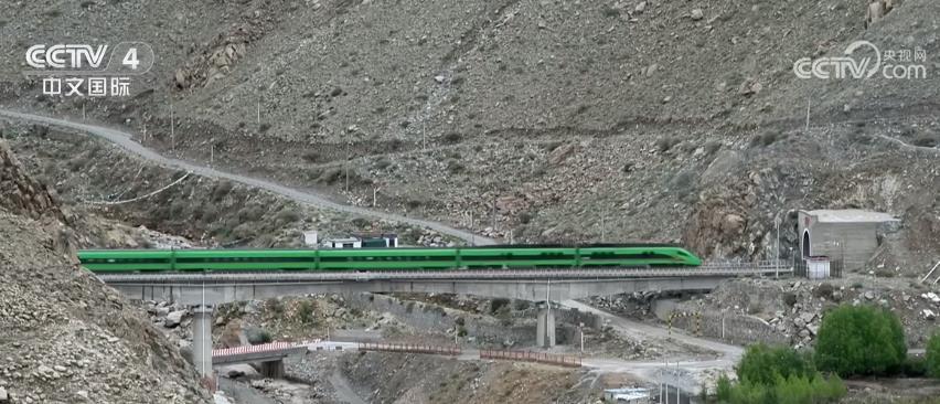 西藏进一步完善“五城三小时”经济圈 群众幸福感全面升级 西藏进一步完善“五城三小时”经济圈 群众幸福感全面升级