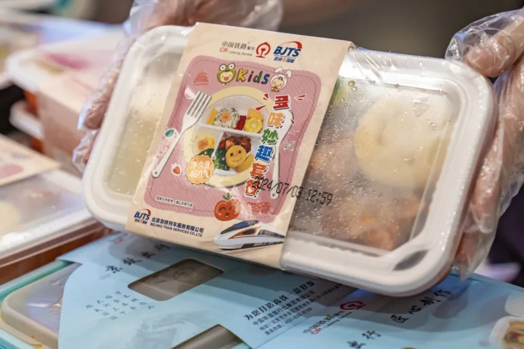 高铁盒饭上新！