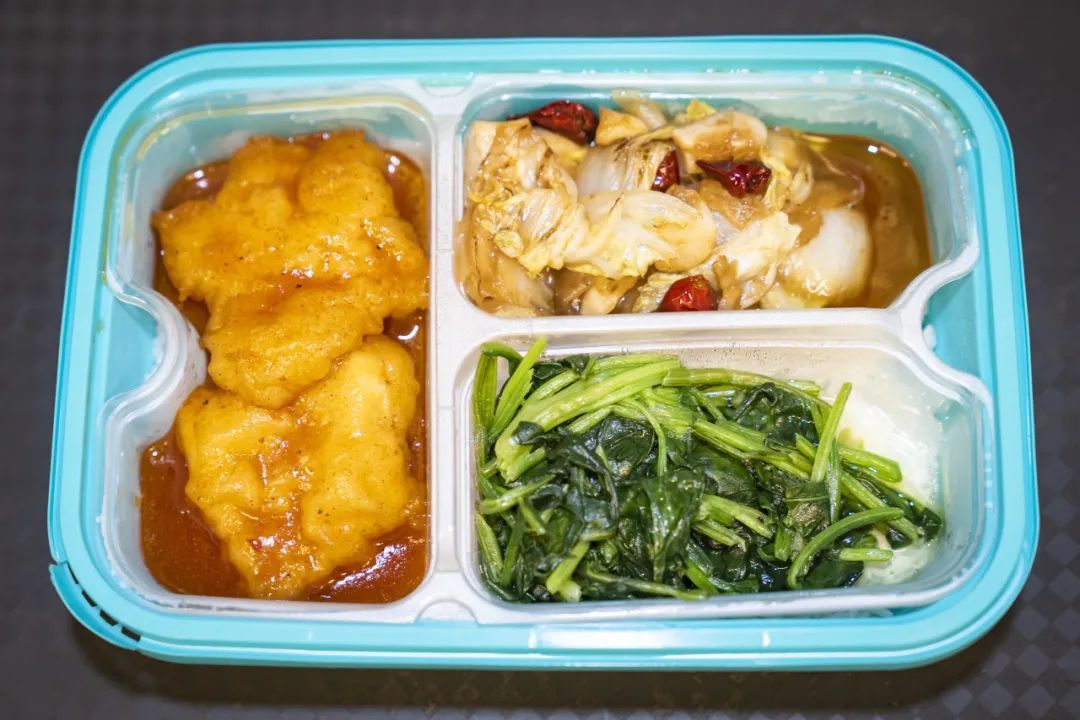 高铁盒饭上新！