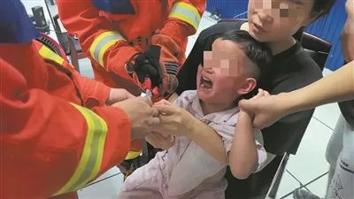 “好奇宝宝”花式被卡，这些细节家长们要注意了......