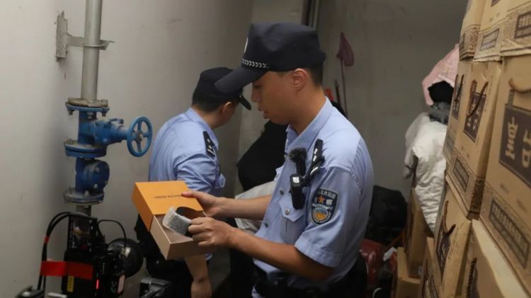 杭州朱某某,被强制腾房!更离谱的是,车库里还放着大量.…… 杭州朱某某,被强制腾房!更离谱的是,车库里还放着大量.……