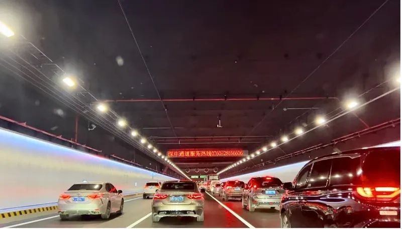 深中通道海底隧道“最美天幕”已全部关闭？最新回应