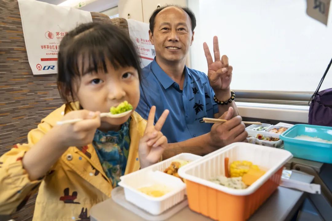 高铁盒饭上新！