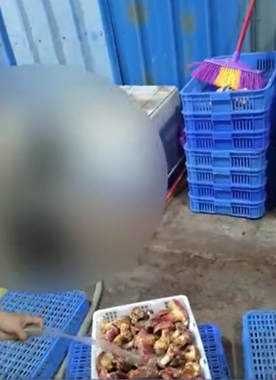 云南姚安回应“野生菌泡水”：涉嫌不诚信经营和超范围使用食品添加剂