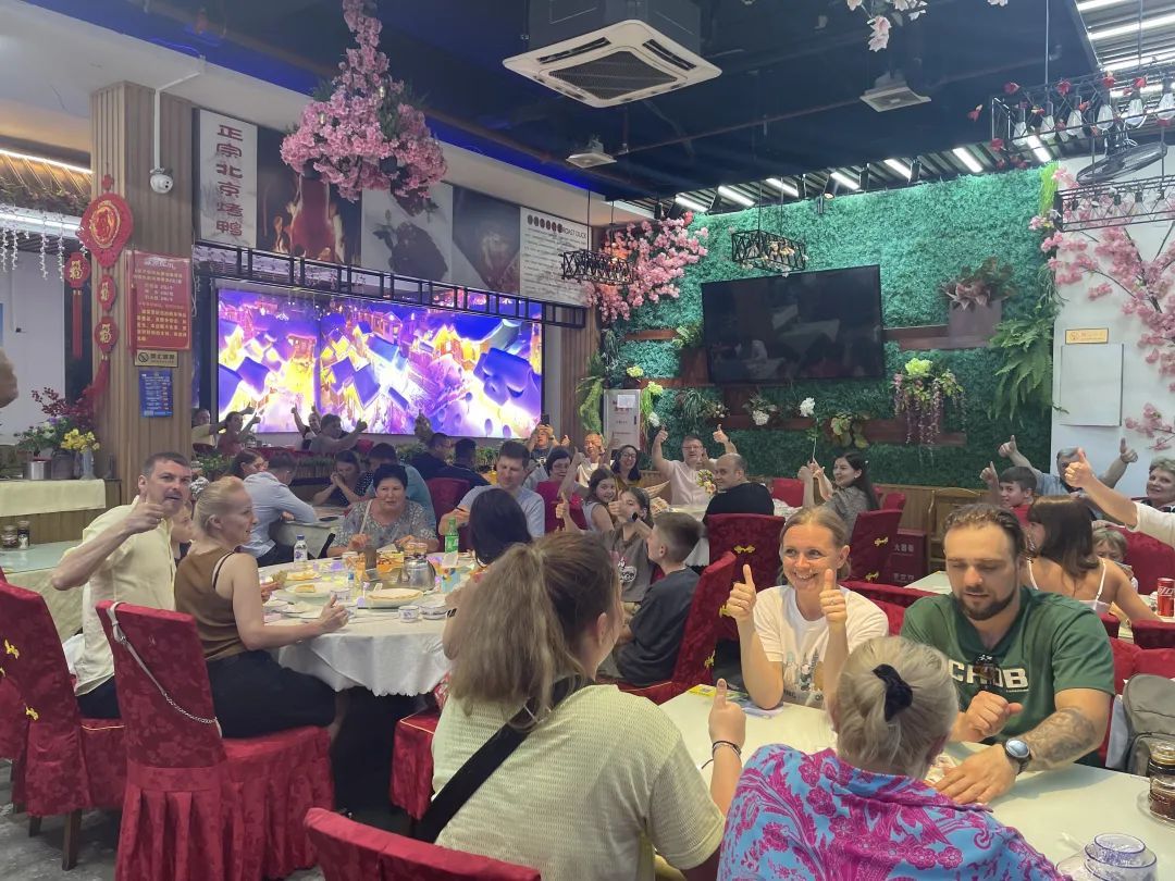 俄罗斯人挤爆三亚！当地餐馆：他们喜欢东北锅包肉，员工会说俄语