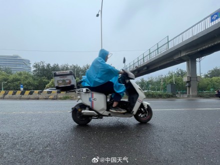 北京中到大雨 局地暴雨来袭