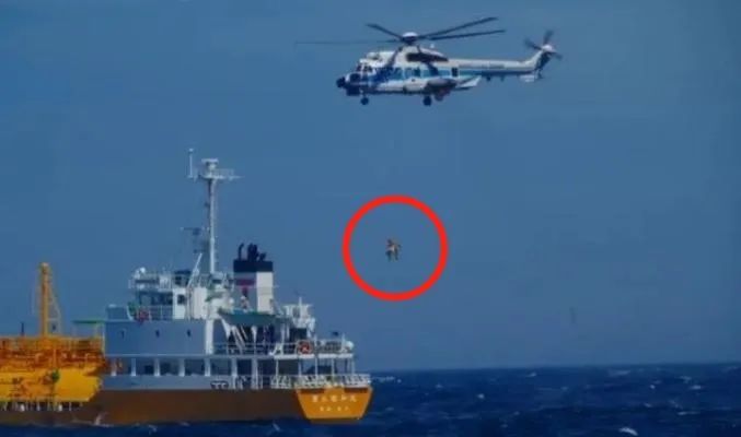 20岁中国女游客抱着救生圈在日本海上漂了一天一夜后获救！细节曝光