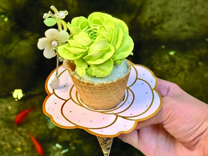 花式冰淇淋开“卷” “颜值”也为消费添把火 花式冰淇淋开“卷” “颜值”也为消费添把火