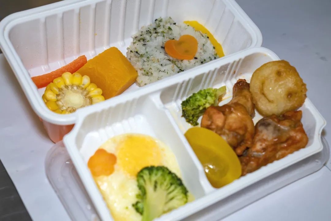 高铁盒饭上新！